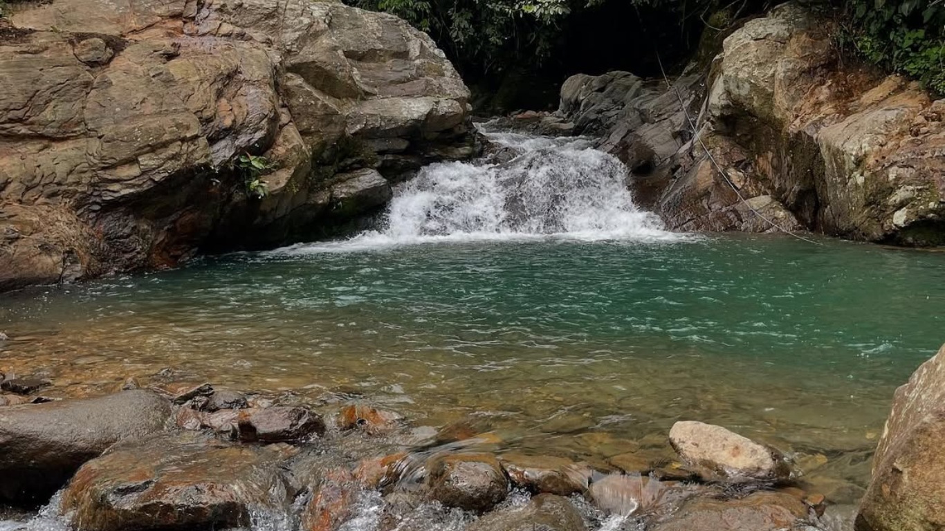 Penampakan Curug Buleud, Bogor (Dok. Instagram, @syifamhiureal)